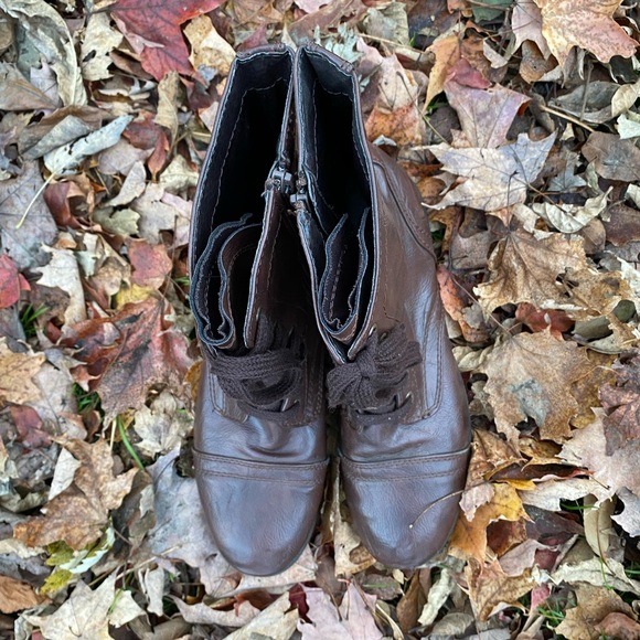 🟢5/$25 Brown boots - Picture 12 of 16